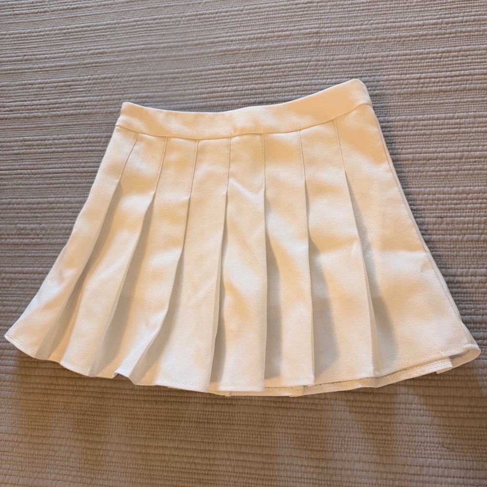 Chouyatou Womens White Pleated Mini Skort Tennis Skirt Preppy School Girl Size S
